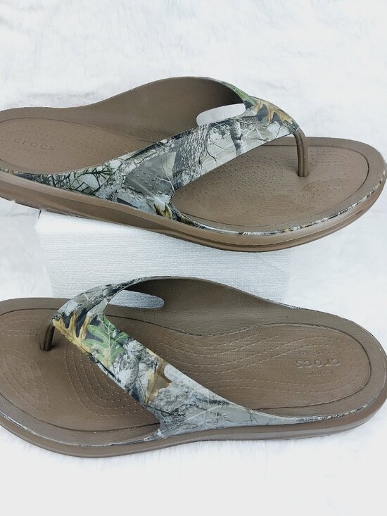 Crocs Men\'s Brown Gray Realtree Swiftwater Camouflage Thong Sandal Size 13